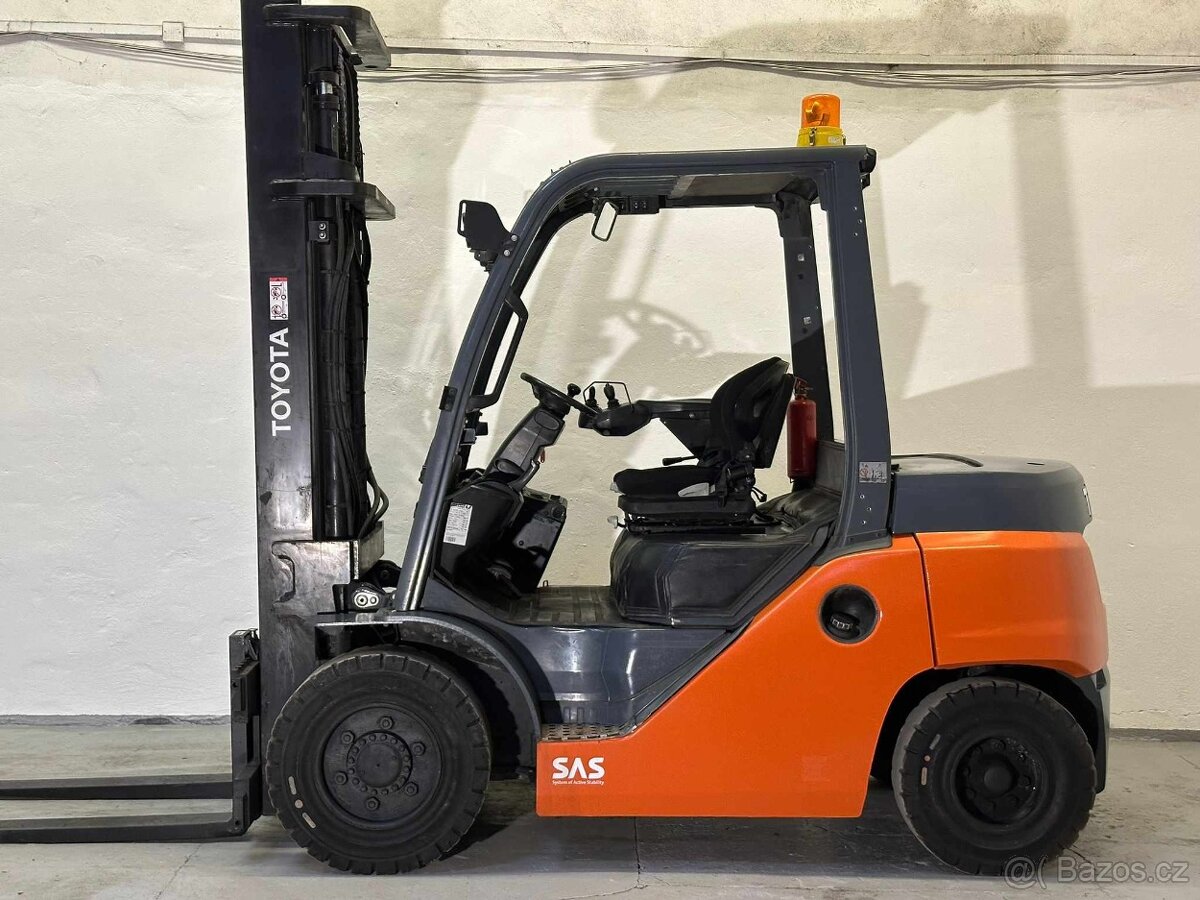 Vysokozdvižný vozík TOYOTA 4t, r.v. 2017 - 4