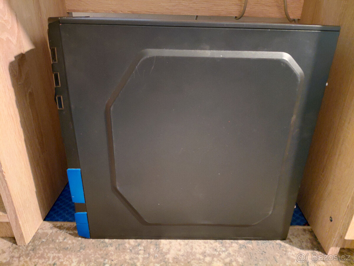 Starší kancelářský PC - 4