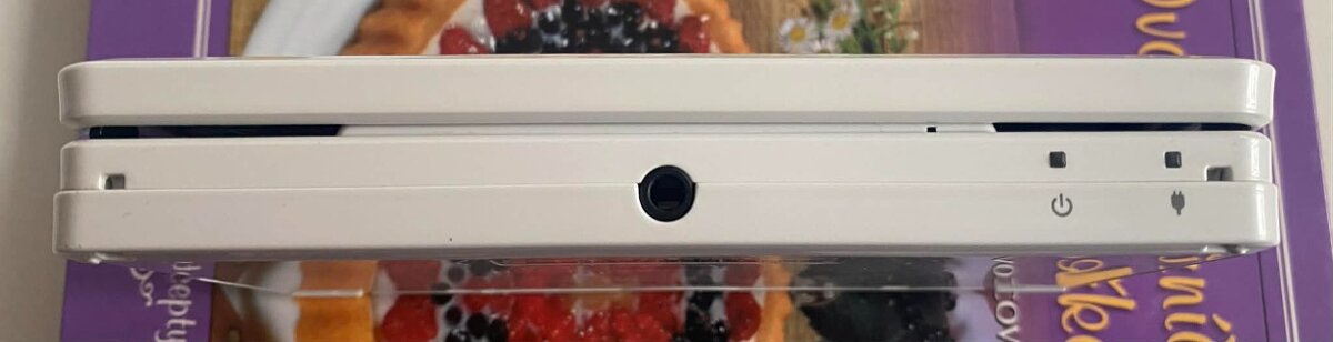 Nintendo 3DS White + 64GB SD karta - 4