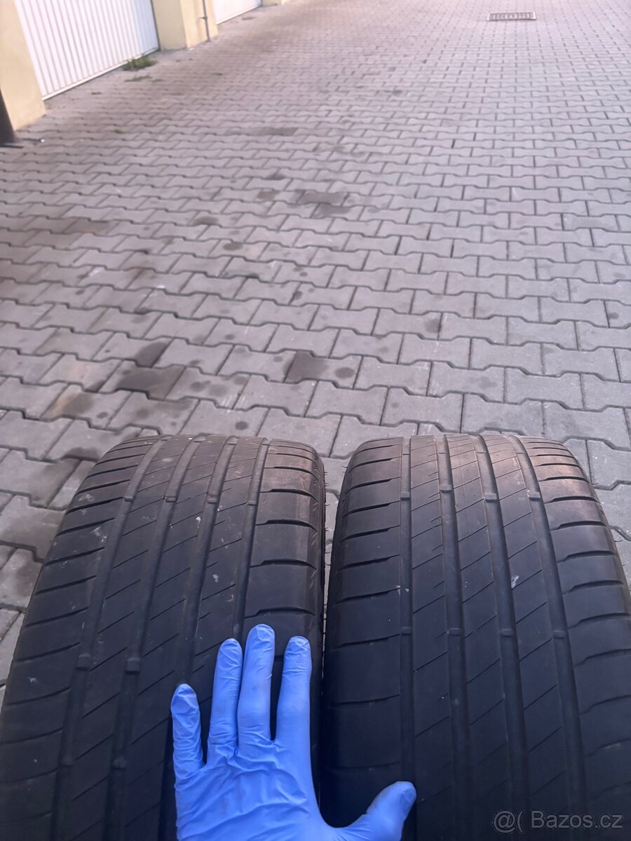 Bridgestone 235/35/19 - 4