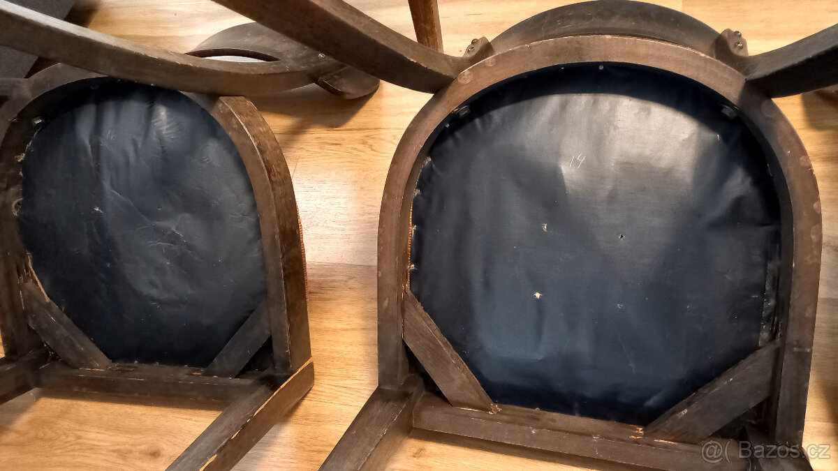 Jídelní rozkládací stůl se židlemi z roku 1952 - 4