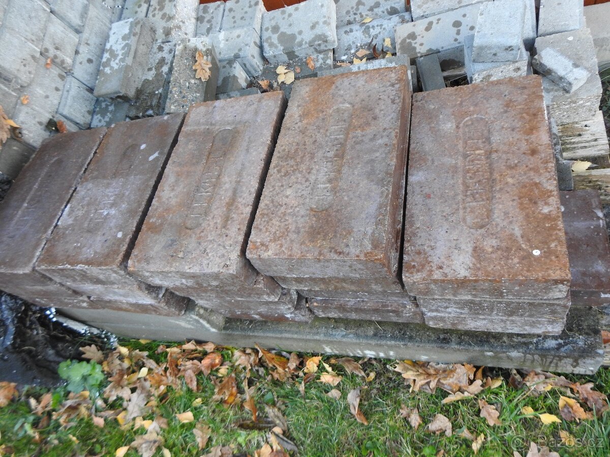 Magnezitové cihly ELK45LI 53kč 19 ks - 4