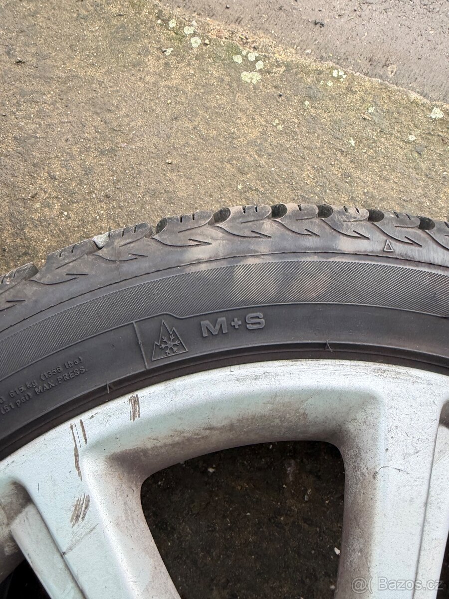 Prodám Alu kola r17 na zimních pneu - 4