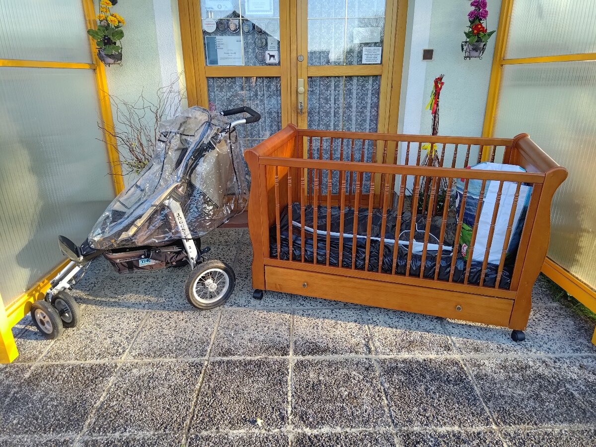 postýlka a kočárek - 4