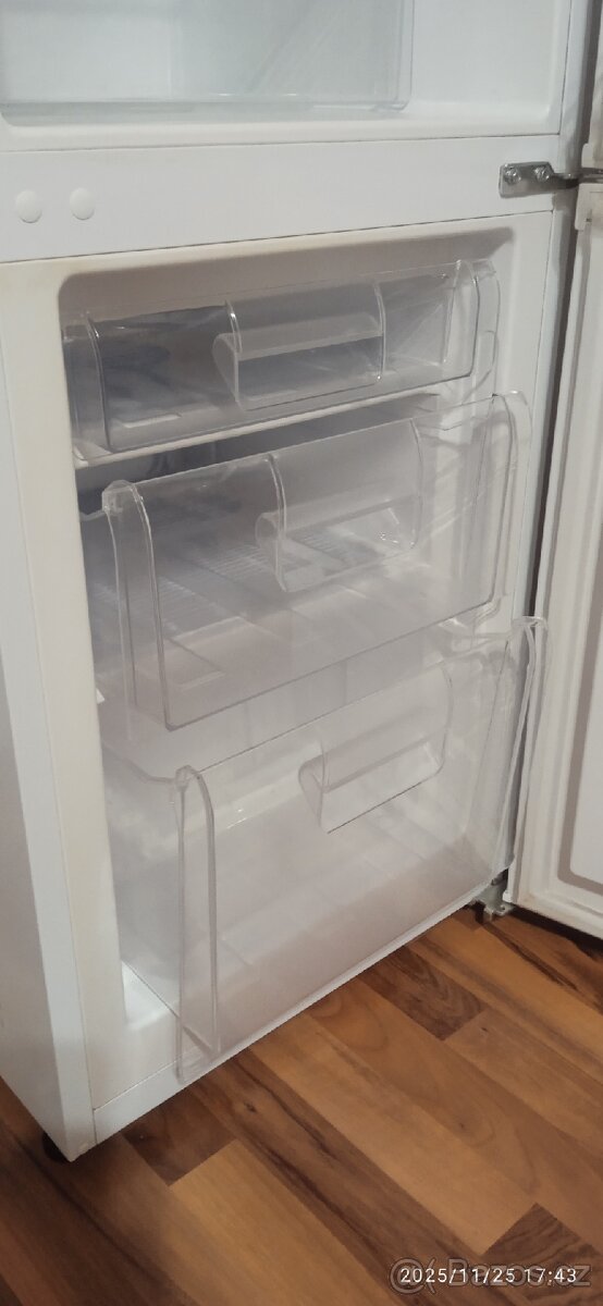 Lednice s mrazničkou dole CANDY - 4