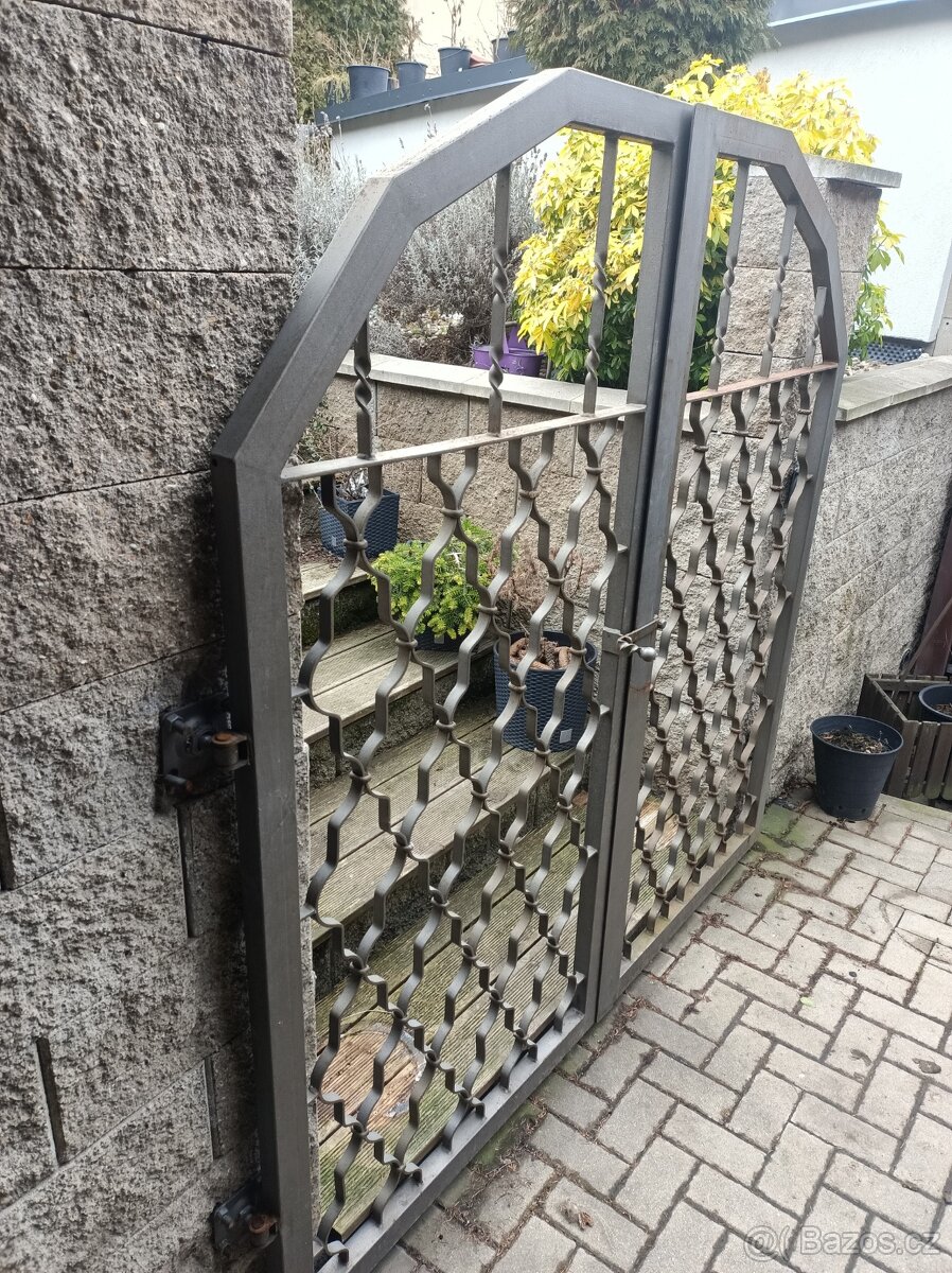 Železná dvoukřídlá branka - 4