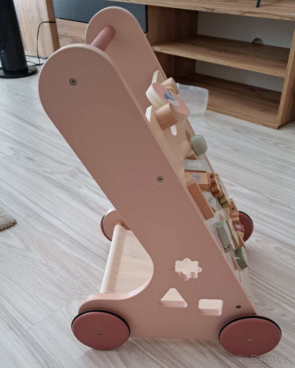 Dřevěné chodítko pro holčičku. - 4
