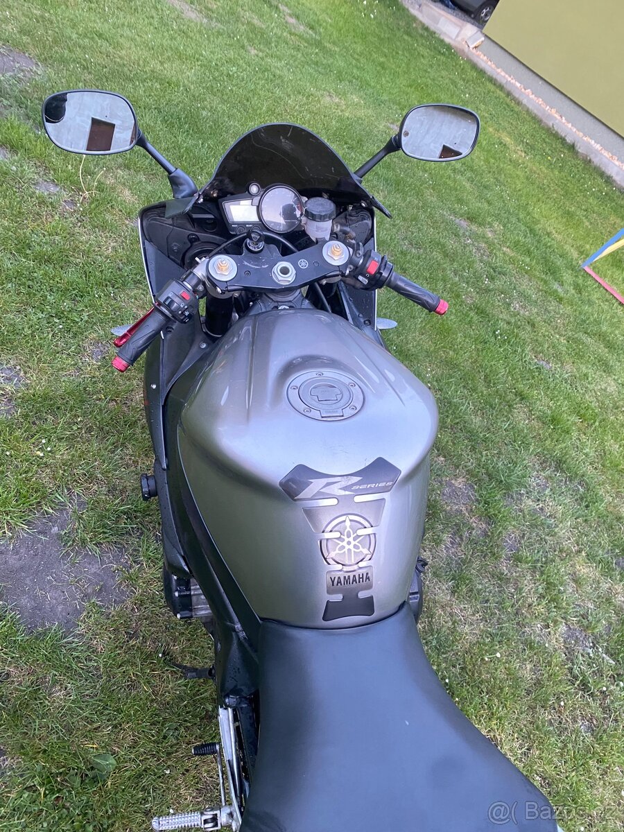 Yamaha R1 - 4