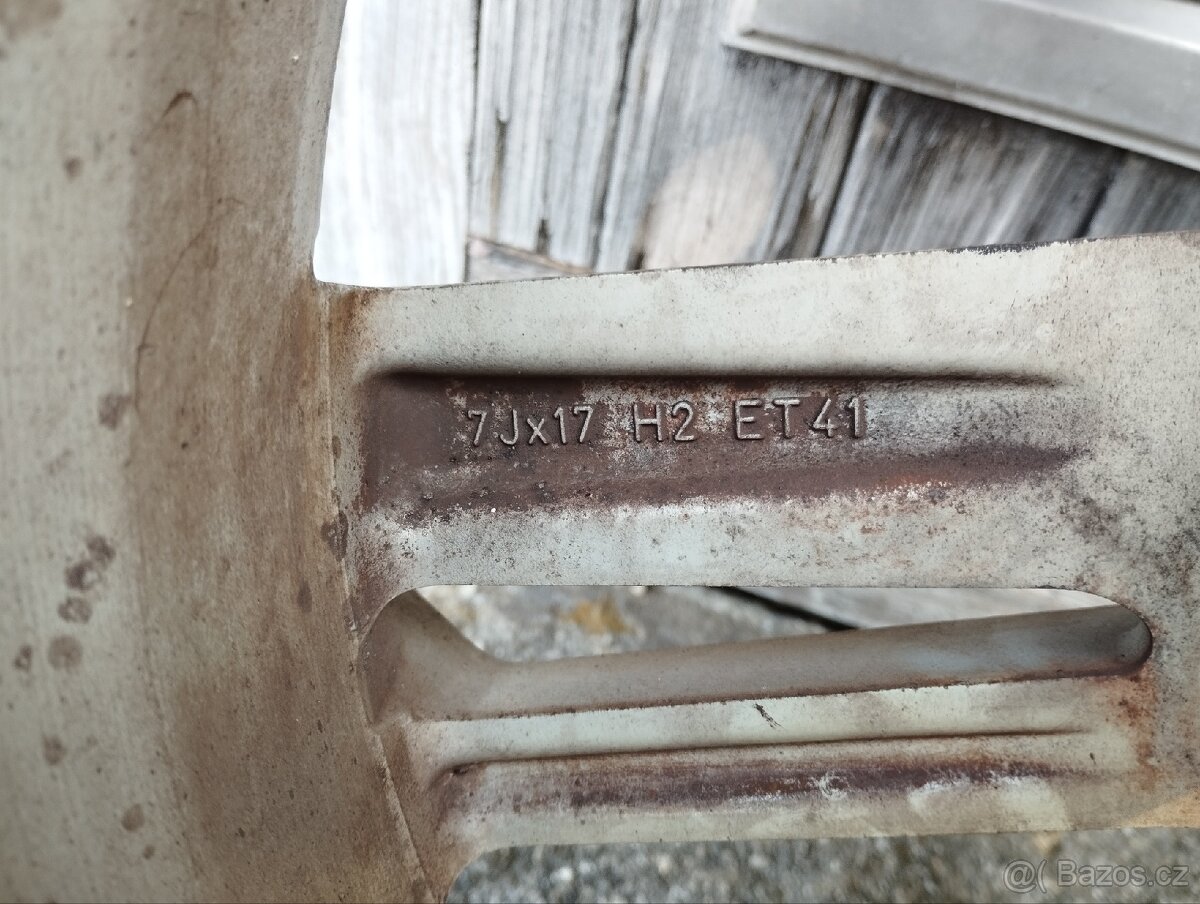 215/45R17 - 4
