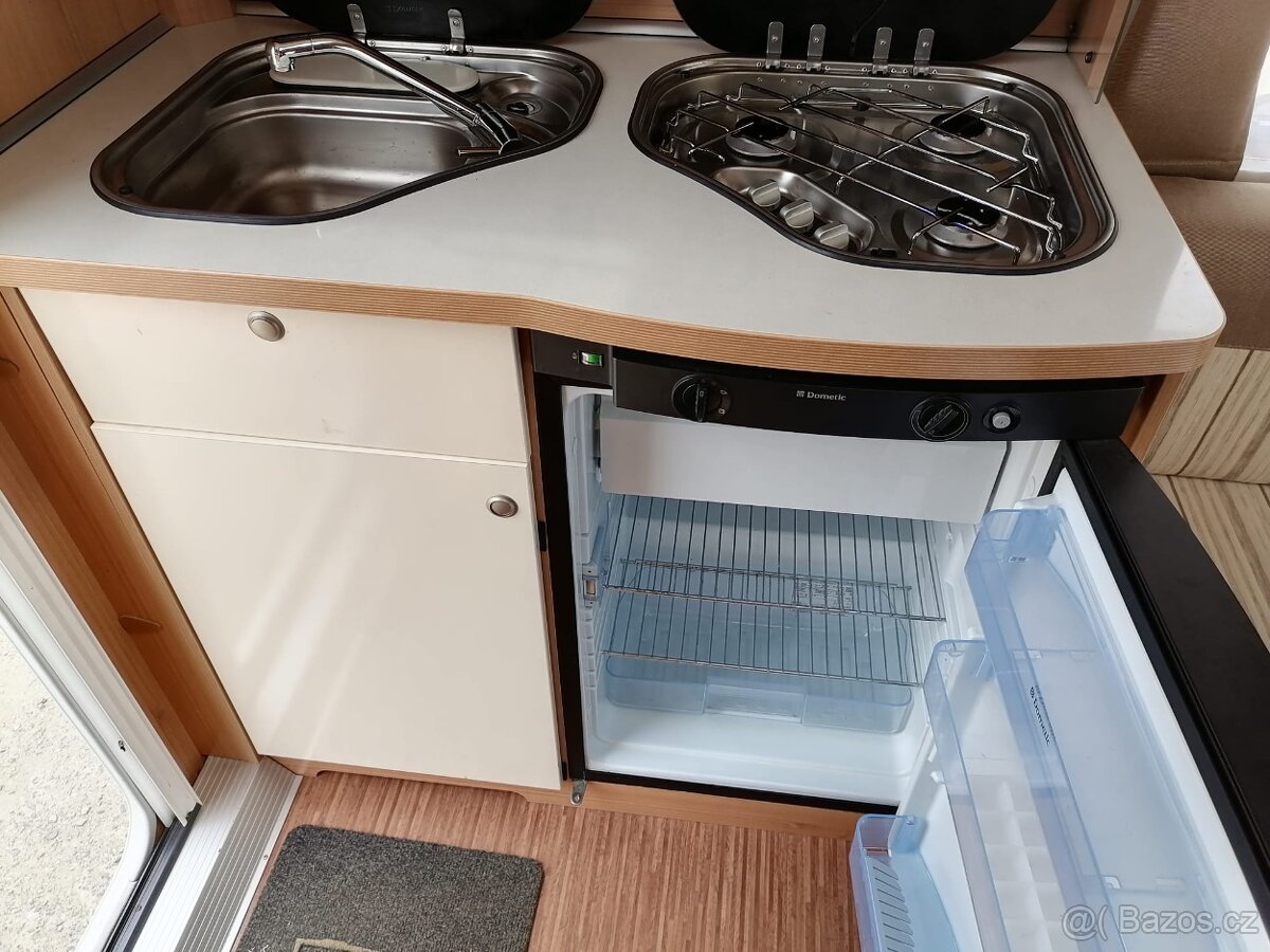 Karavan Weltbummler T.E.C, Kuchyňka, Koupelna,Topeni - 4