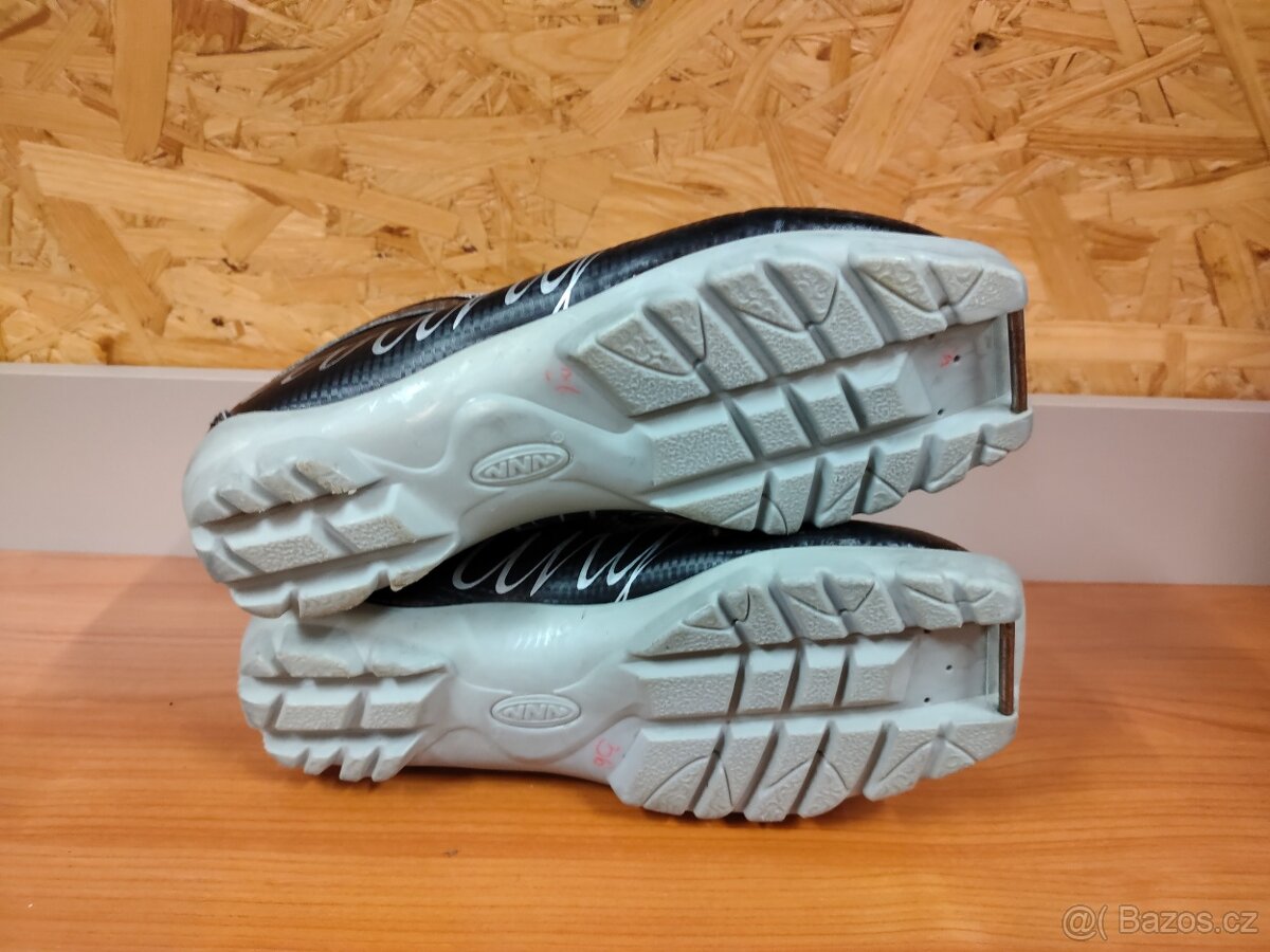 Boty na běžky TOURING na NNN vel. 38 stélka 24,5cm - 4