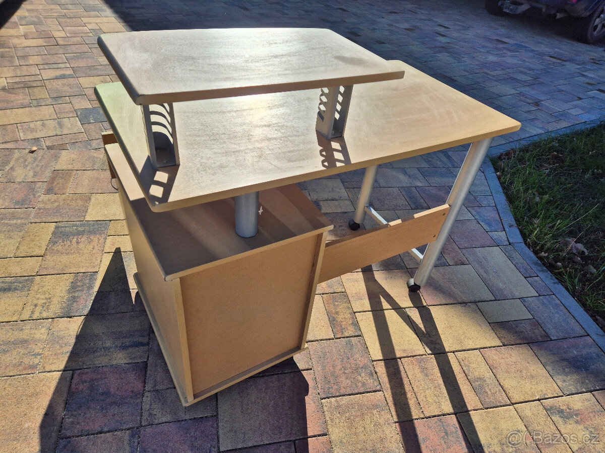 Počítačový stůl – zachovalý, levně - 4