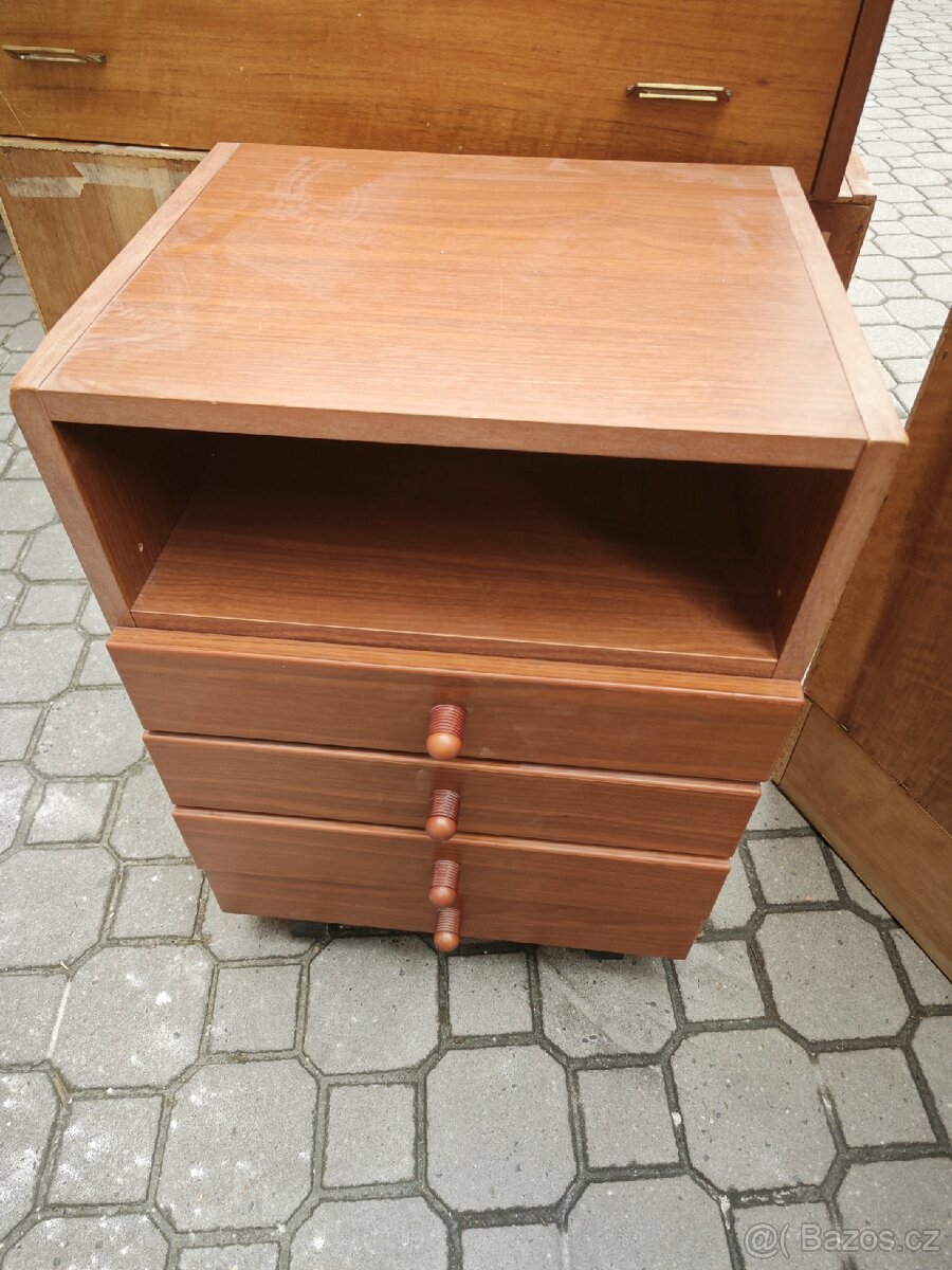 Stoly a kontejnery - kancelářský nabytek - 4