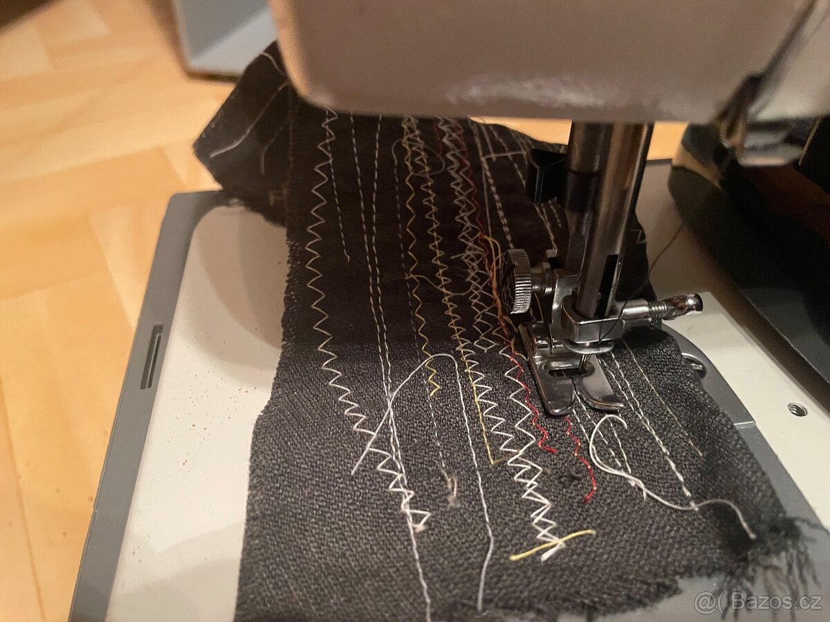 Kufříkový šicí stroj Ideal - 4