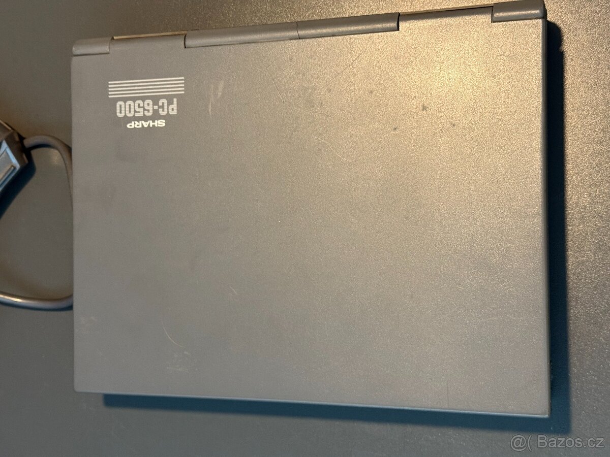Stary retro notebook Sharp PC-6500 - 4