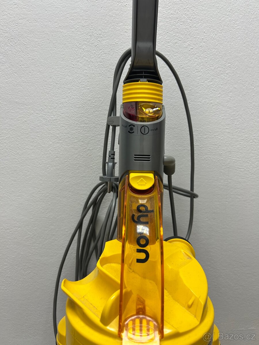 Vysavač - Dyson (klasický kabelový) - 4