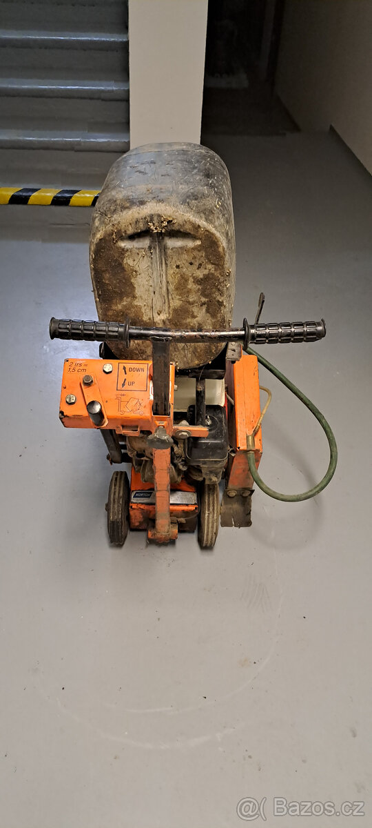 Prodám řezačku spár na asfalt - 4