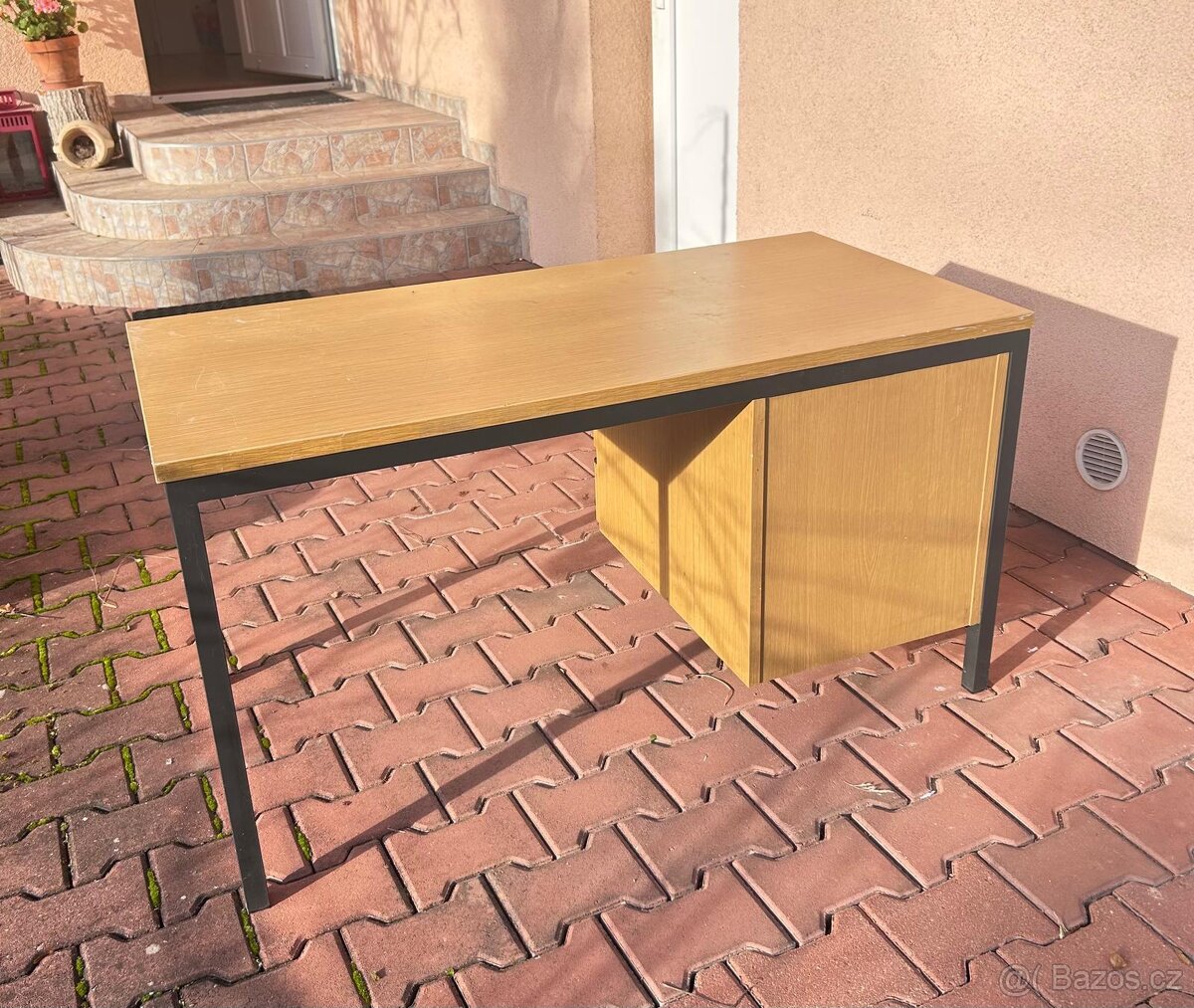 Pevny pracovní stůl - 4
