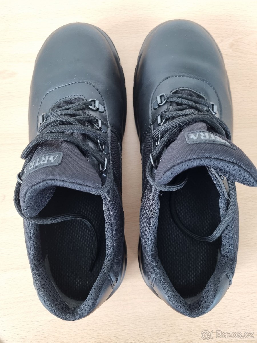 Prodám nove nepoužité pracovní boty, vel.42 - 4