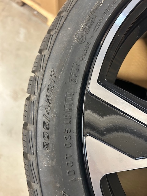 Litá kola DEZENT KB dark + zímní pneu 205/45/17 - 4