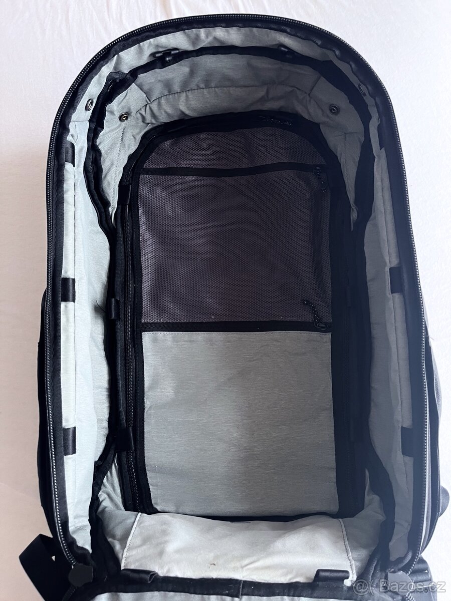 Peak Design Travel Backpack 45L - 4