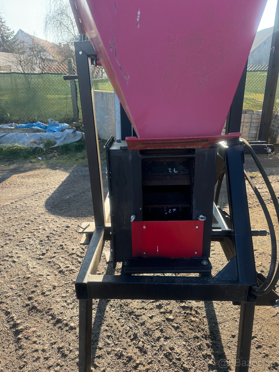 Špalíkováč Profi otvor 100x220 za traktor - 4