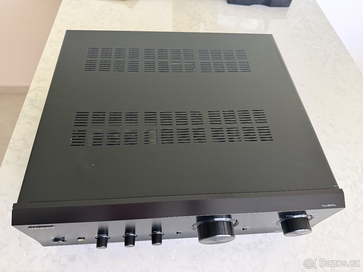 Onkyo A 9555, integrovaný zesilovač D - 4