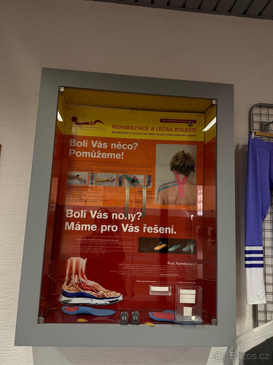 Prodej prosklených nástěnných vitrín – 2 ks - 4