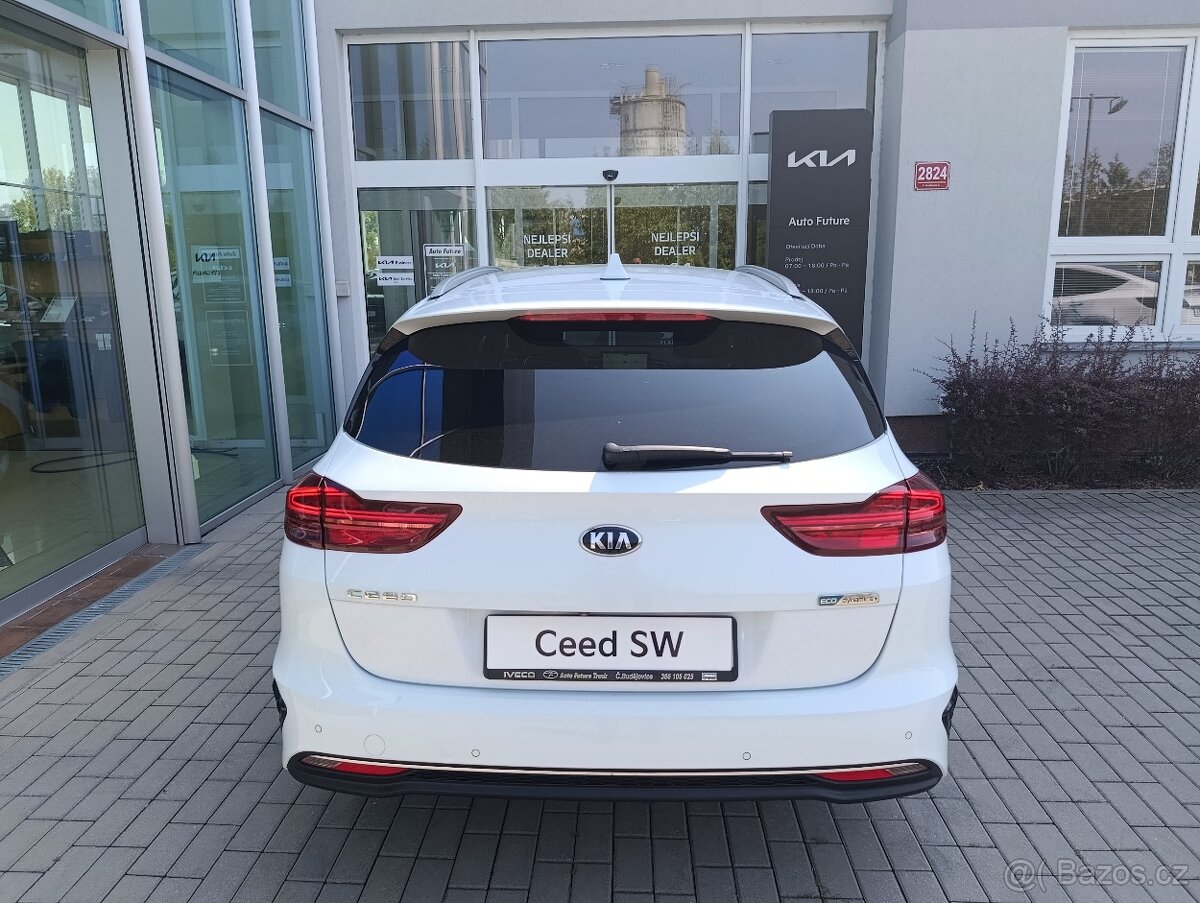 Kia Ceed 1.6 CRDi 7DCT Top - 4