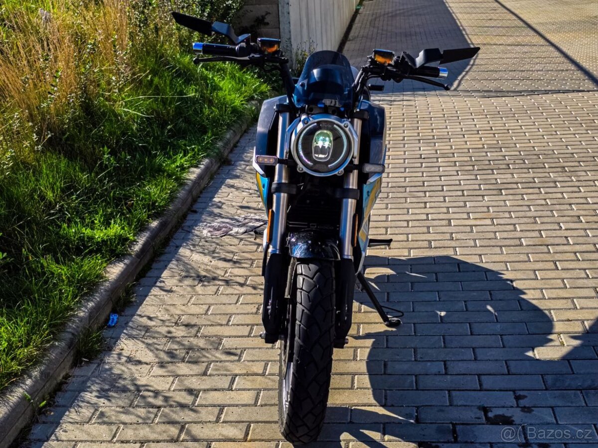 Elektrická motorka Super Soco TC Wanderer - 4