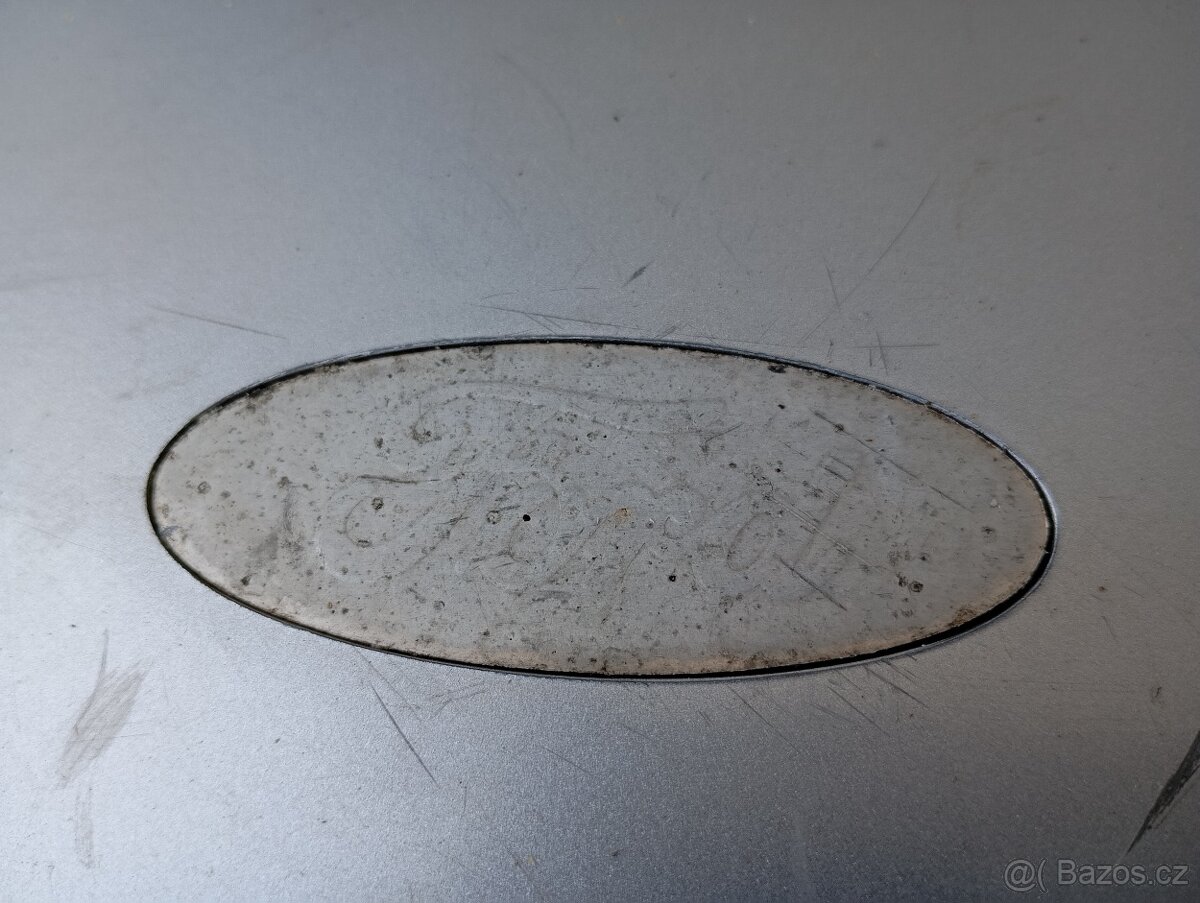 2 poklice,celoplošné kryty kol Ford Sierra, Escort