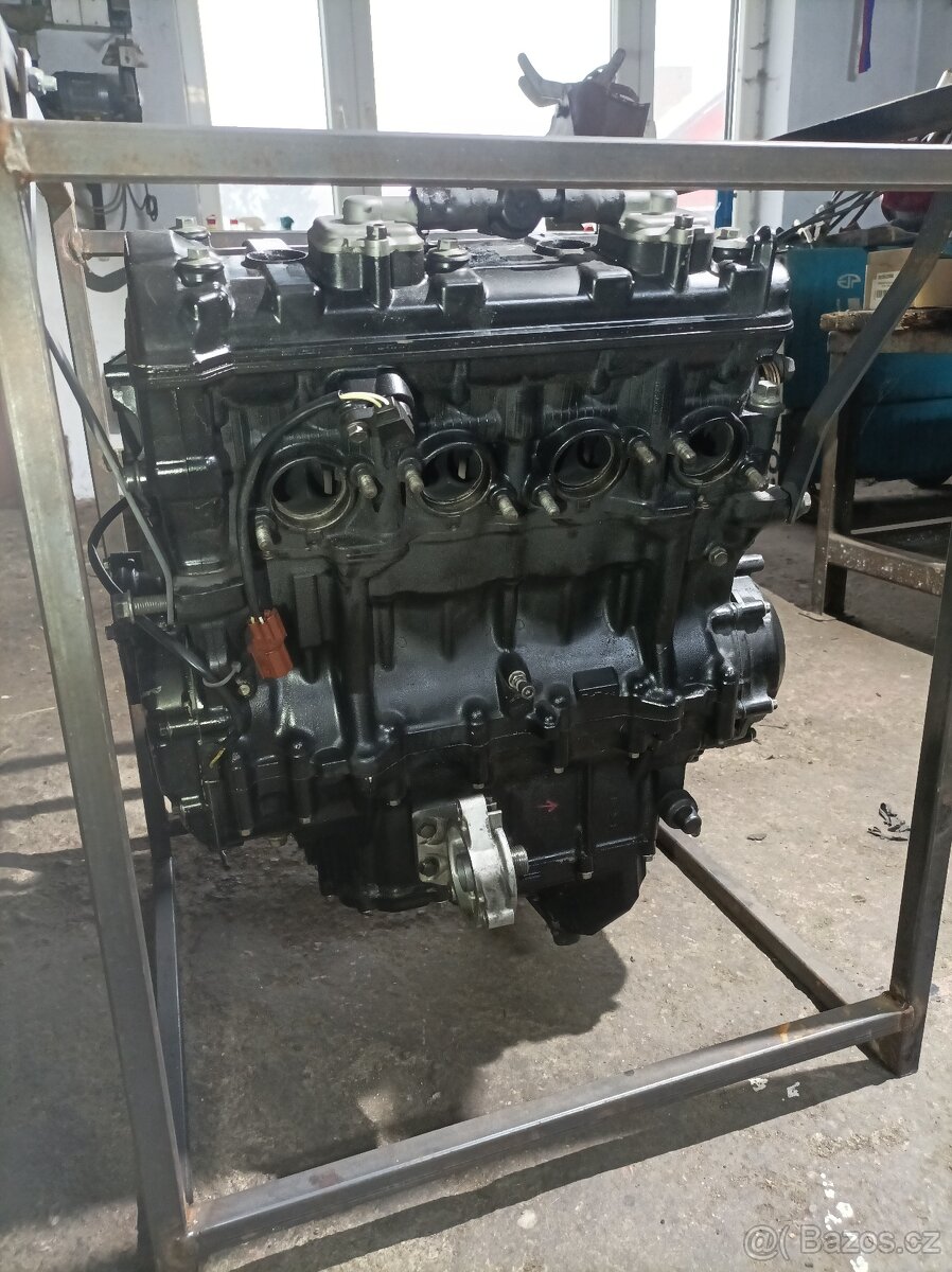 Motor Kawasaki ZX10R - 4