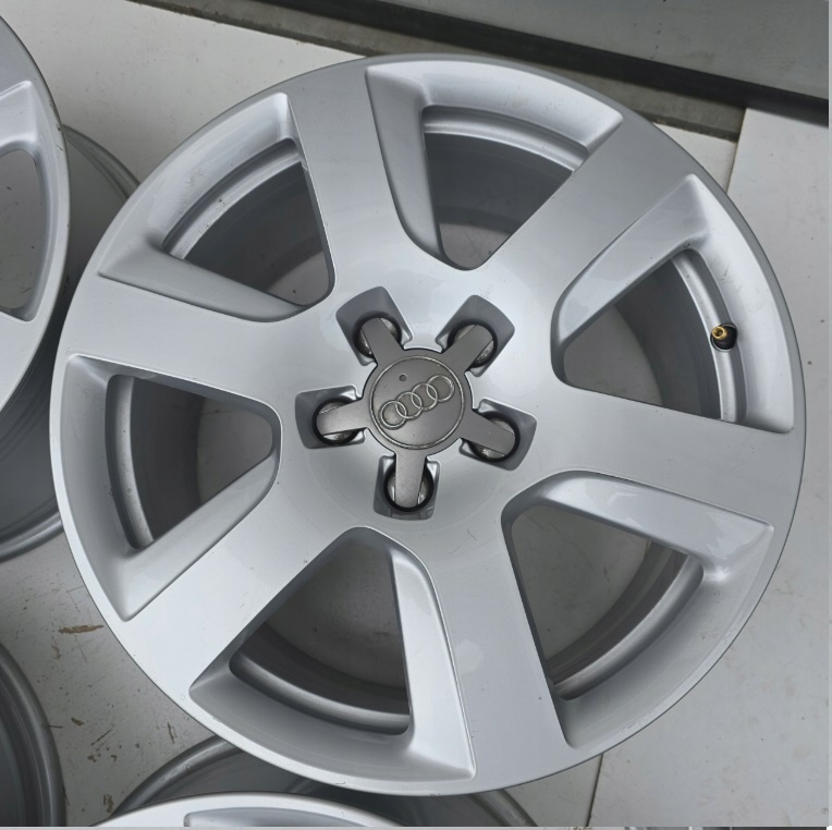 ALU KOLA AUDI A4 B6 B7 B8 B9 A6 C6 C7 Q3 17'' ET39 - 4