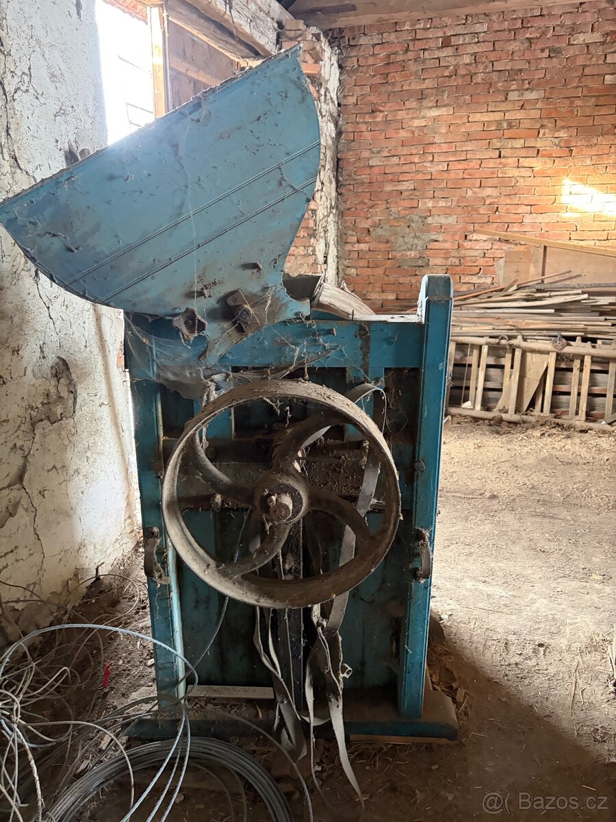 Starý šrotovník na obilí – za odvoz (Hrubá Vrbka) - 4