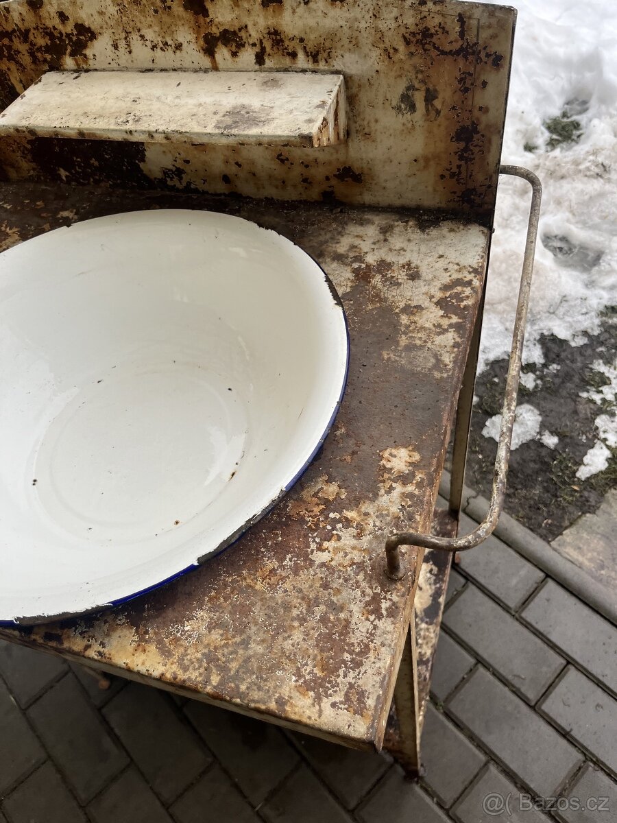 Starý toaletní stolek,kovový - 4