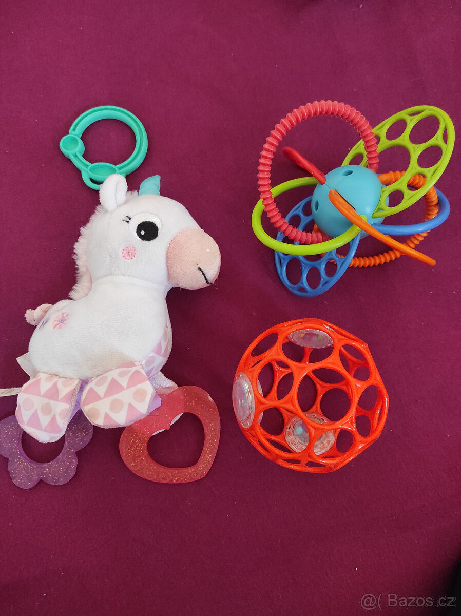 Hračky pro miminko - chrastítka, kousátko, plyšáci - 4