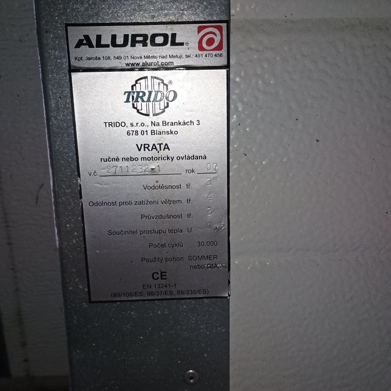 Sekční garážová vrata elektrická TRIDO - 4