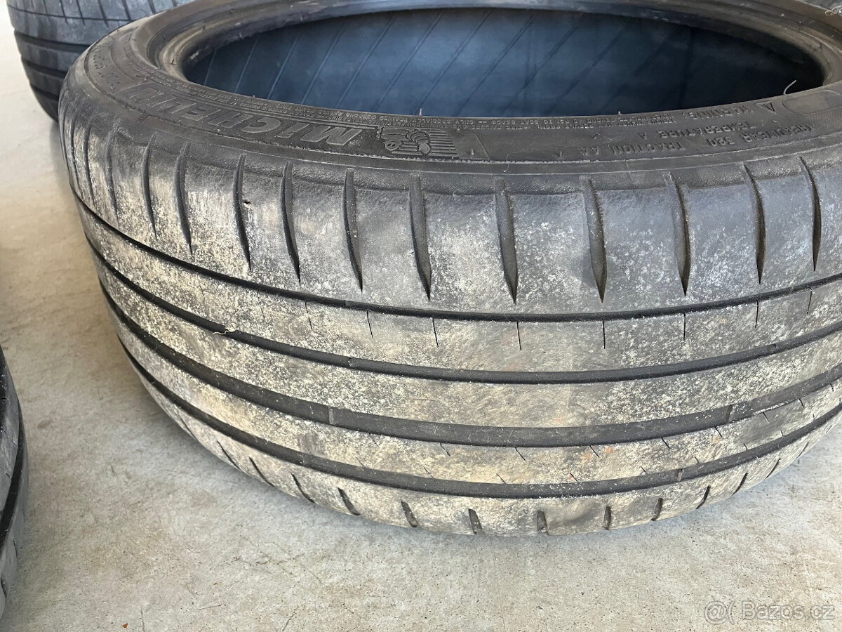 Pneu Michelin 225/40/18 - 4