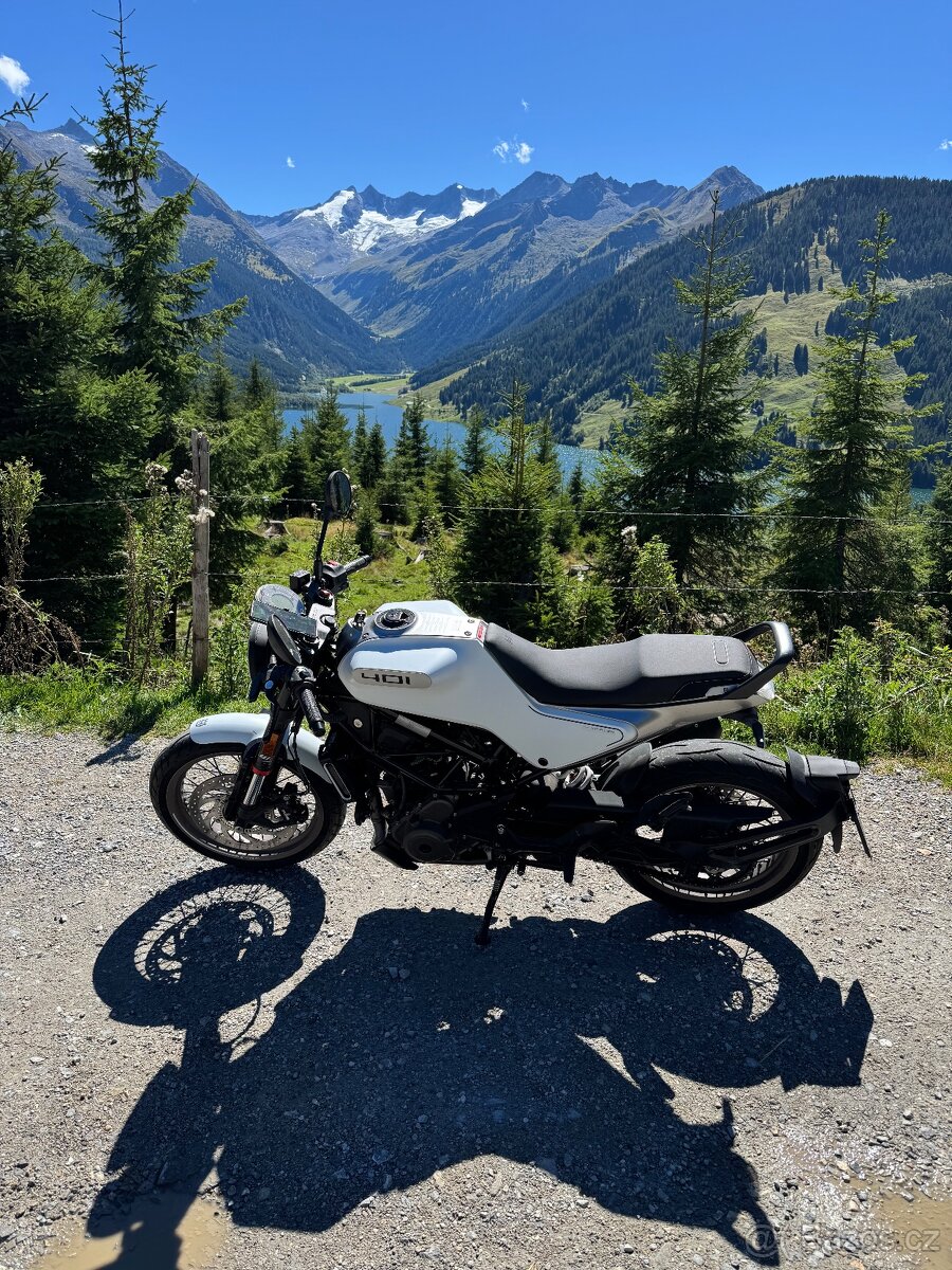 husqvarna vitpilen 401 , najeto 3200 km, zaruka - 4