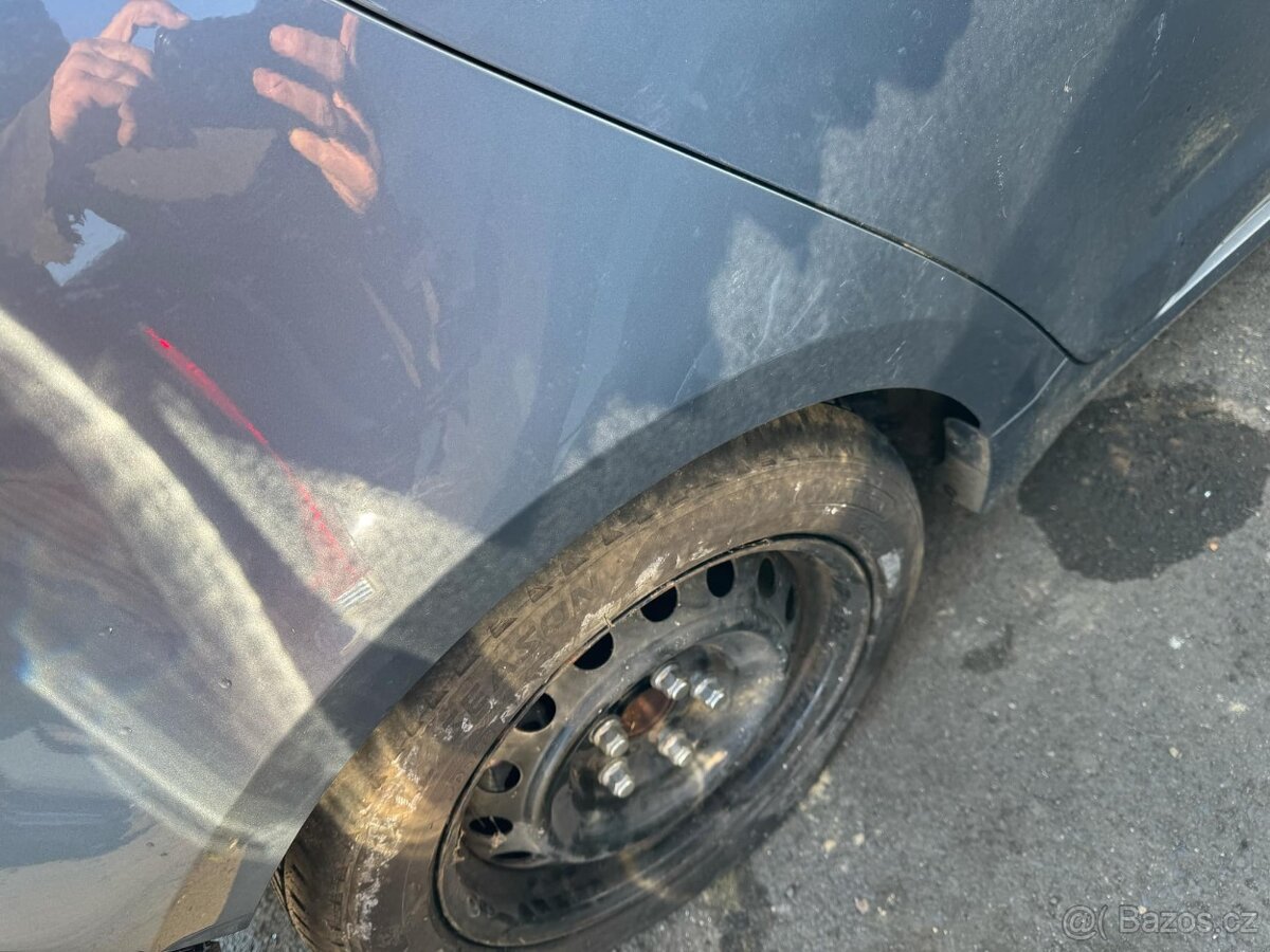 Levý zadní bok Corolla Hybrid 2021 - 4