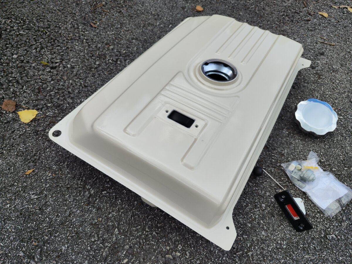 Prodám novou nádrž HONDA 17500-GX1-18L - 4