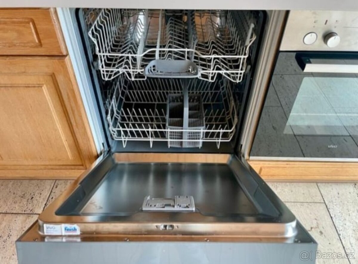 Kuchyně světlý dub masiv s vestavěnými spotřebiči,5684 - 4