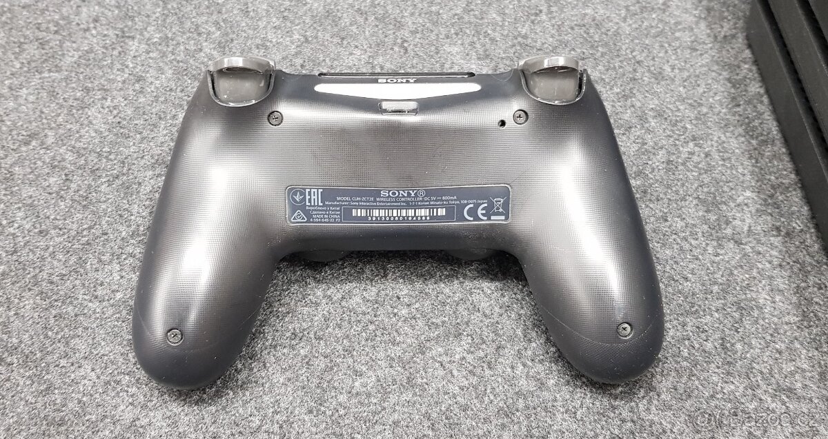 Konzole Sony PS4 Pro 1TB, velmi pěkný stav, novější verze - 4