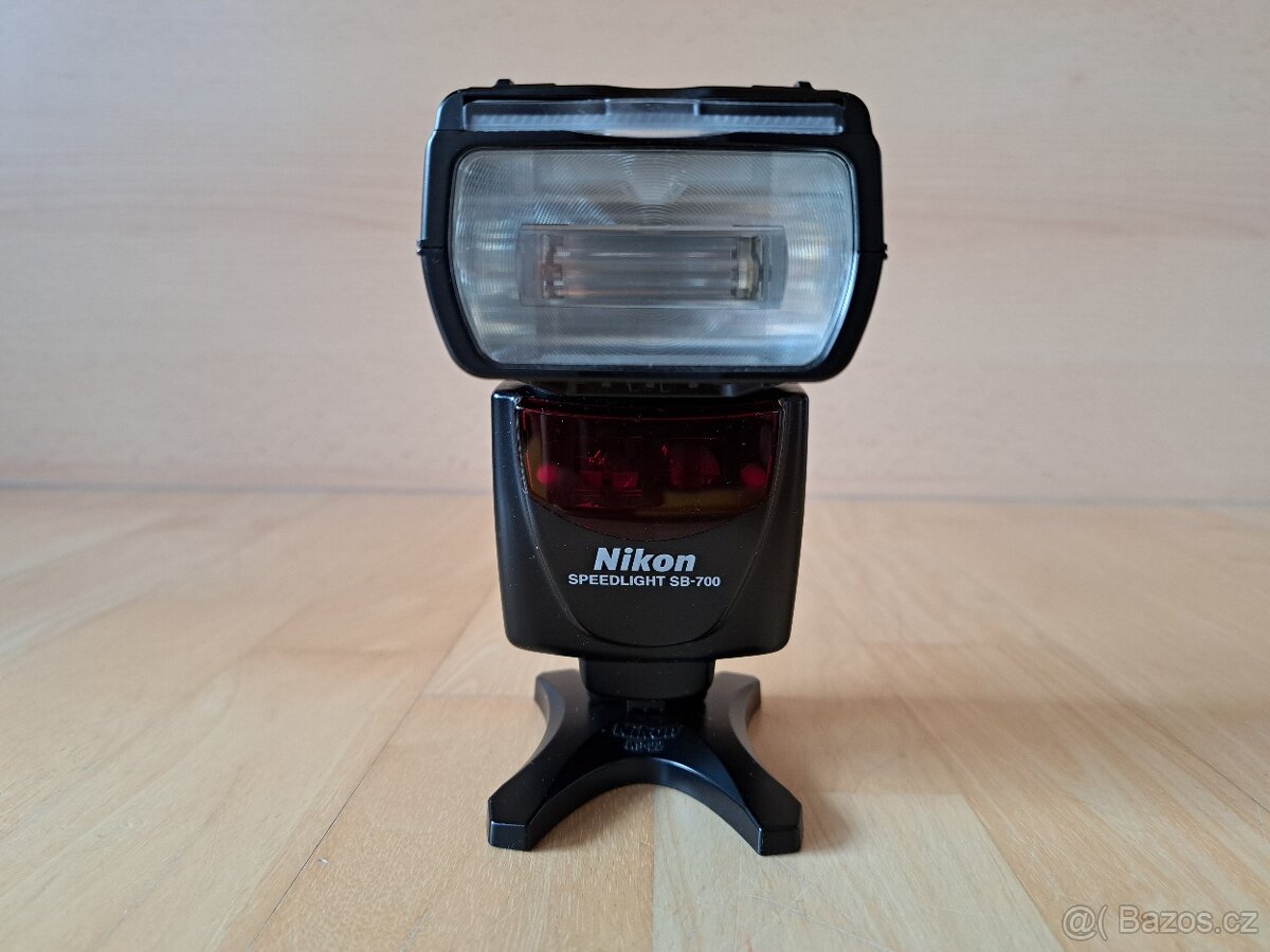 Nikon blesk SB-700 - 4