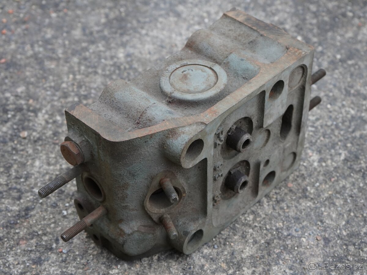 Hlava motoru ČKD Škoda typ 1S110,2S110,3S110,4S110 a 6S110 - 4