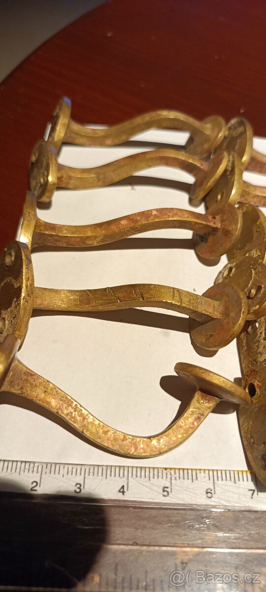 Mosazné kování ,meziokenní zarážky 11ks. - 4