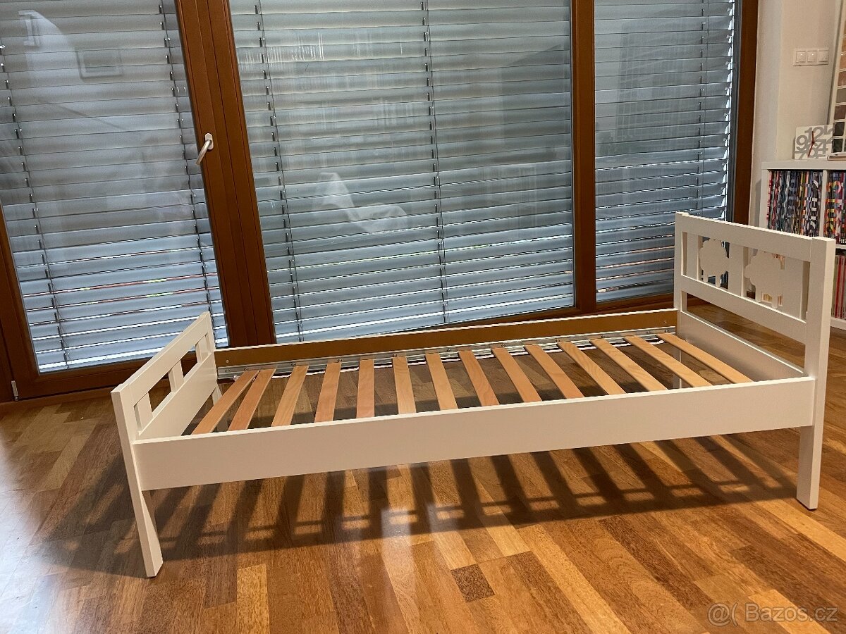 Prodám dětskou dřevěnou postýlku IKEA - 4