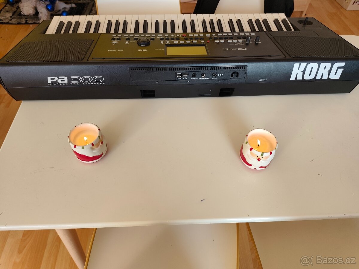 Prodám klávesy KORG-PA 300 - 4