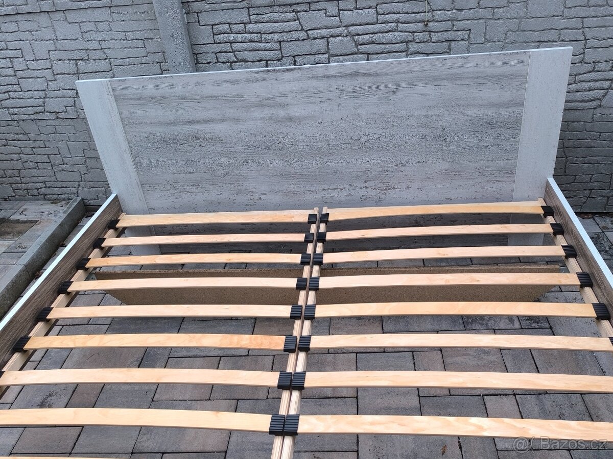 Prodám manželskou postel 180cm x 200cm - 4