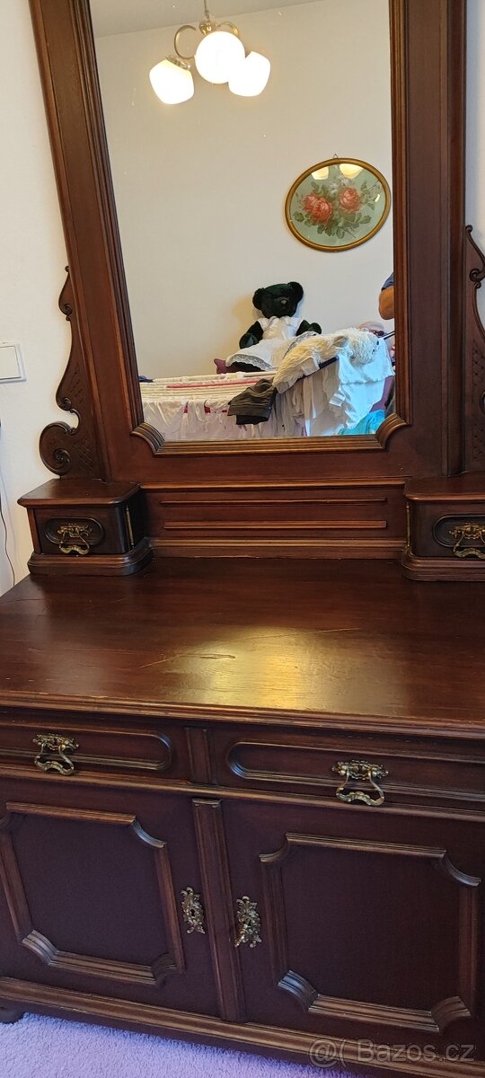 skřinka se zrdcadlem - 4